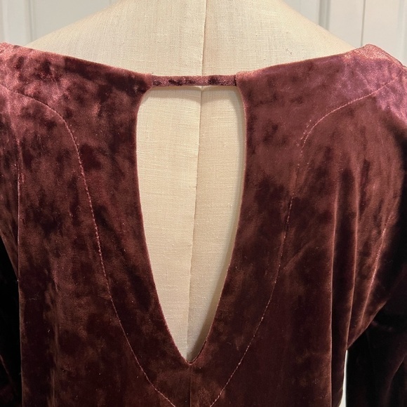 A.n.a Velvety Mauve Shift Dress with a Little Sparkle and Long Bell Sleeves. - Picture 5 of 13